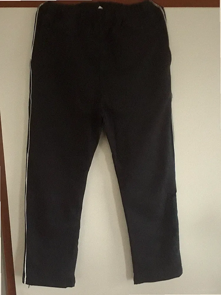 1 Jogginghose - oder Freizeithose dunkelblau mit weissen Streifen(40315)