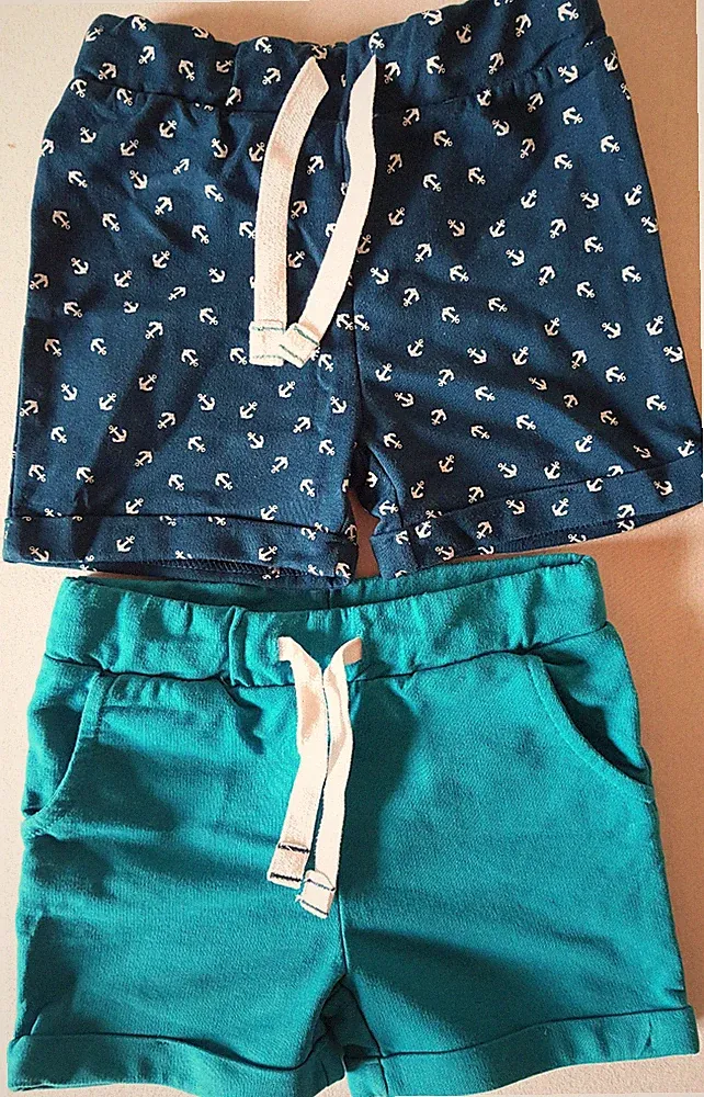 2 kurze Hosen Sweat Kinder Größe 104 Türkis und Dunkelblau mit Motiven impidimpi