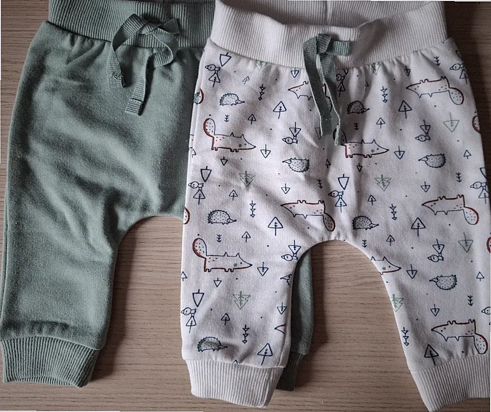5 Hosen Und 2 Jäckchen Je Gr. 50