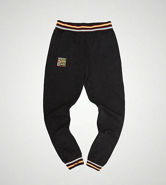 AACA Retro 90er Jogger | Jogginghose mit gestreiften Bündchen Schwarz