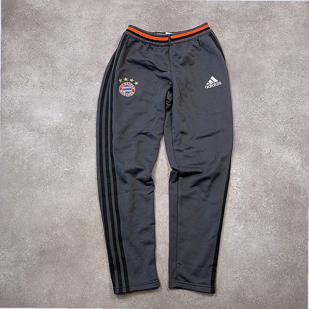 adidas Bayern München Trainingshose Herren Small FC ClimaCool Jogginghose, Grau