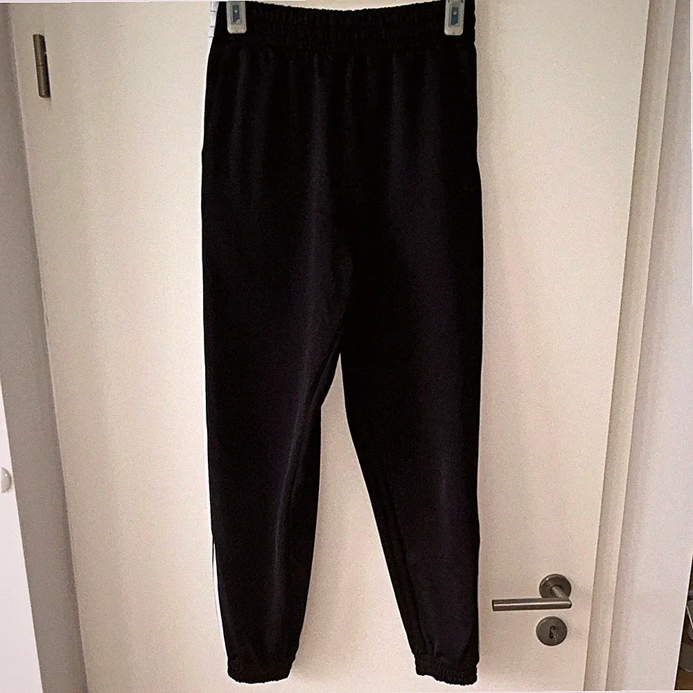 adidas Damen Jogginghose Schwarz/Weiß Gr. 38 elastischer Bund