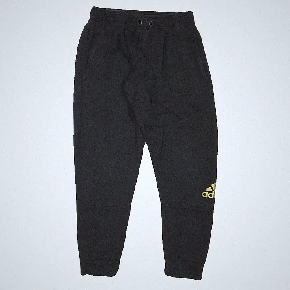 ADIDAS Herren Joggerhose Schwarz Gold Slim Fit Tapered S W26 L26 Logo Freizeit