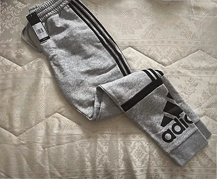 adidas Herren Jogginghose S Grau/Schwarz 3-Streifen Logo Fleece Zugband
