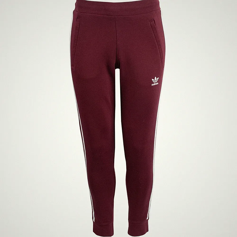 adidas Herren Slim-Fi Jogginghose IA4796 3-Stripes Pant Weinrot / M / Sweatpants
