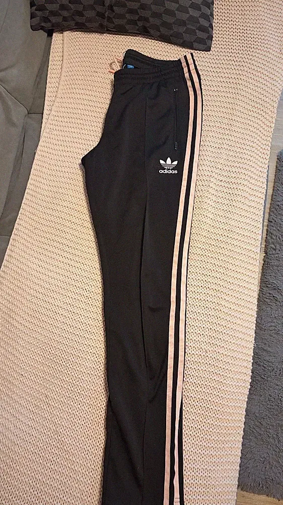 adidas jogginghose damen s, Reisverschlüsse an den Taschen und am Bein