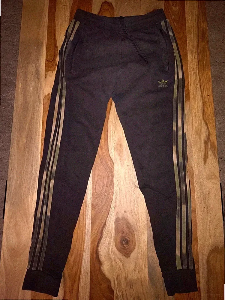 Adidas Jogginghose Stoff Größe S Tarnmuster Schwarz Taschen Mit Reißverschluss