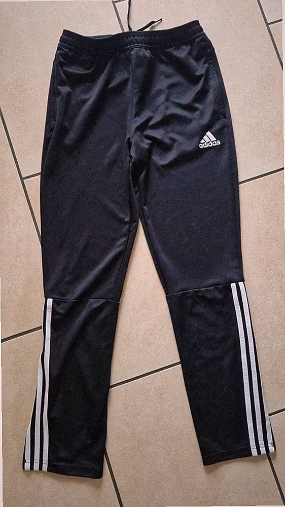 adidas Jungen Jogginghose Trainingshose schwarz/weiß 3-Streifen Gr. 164