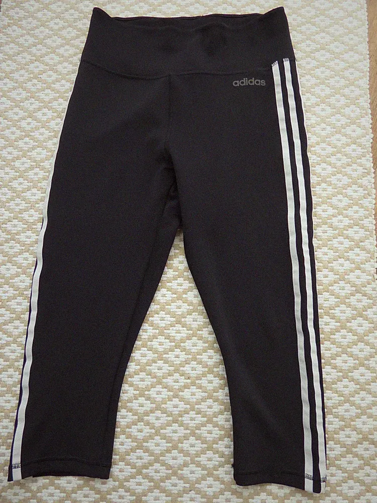 Adidas kurze, 3/4 Leggings, Jogginghose, Gr. M in schwarz