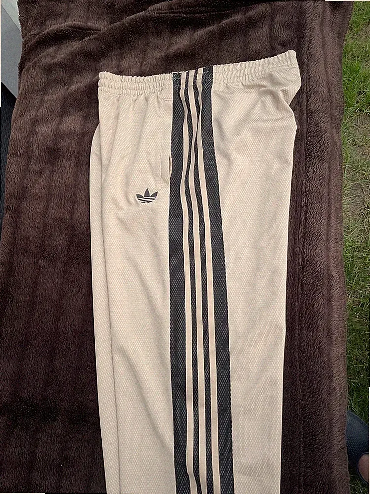adidas NEU Herren Jogginghose beige/schwarz 3-Streifen gestreift Größe M Hose