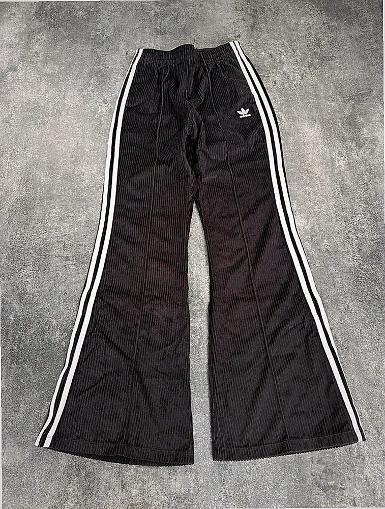 Adidas Originals Cord Jogginghose Schwarz Wide Leg Schlaghose Trackpants