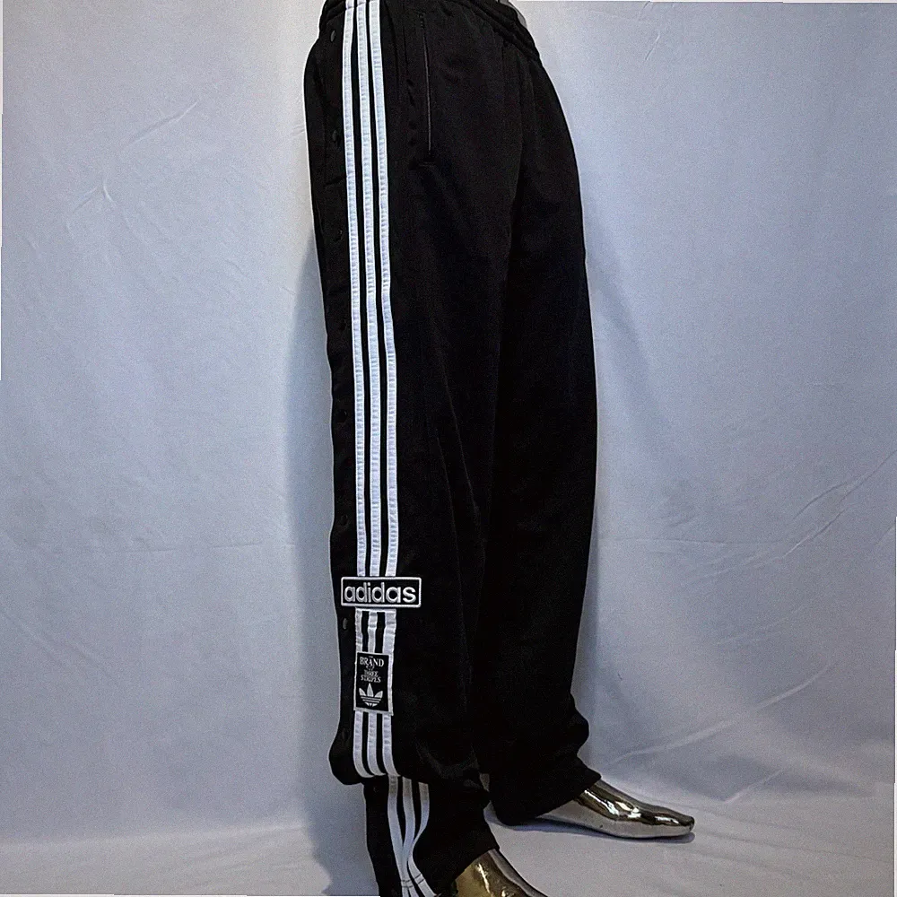 adidas Parley Snap Pants Jogginghose – seitliche Knopfleiste – Gr. L