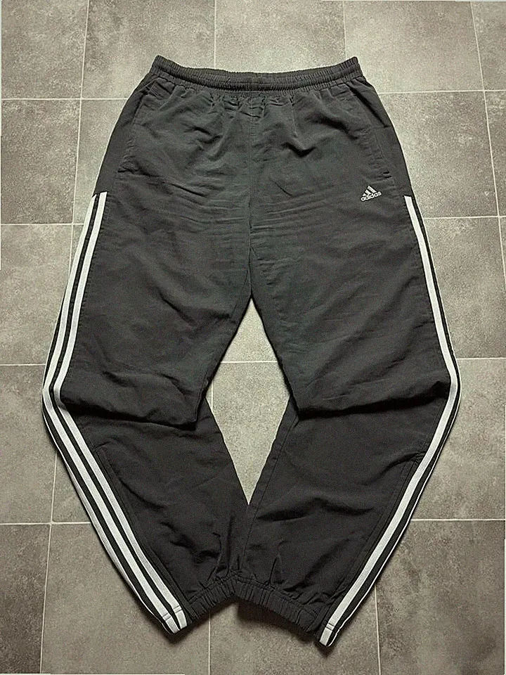 Adidas Trackpants 2004 vintage baggy Herren Retro Jogginghose dunkelgrau/weiß M