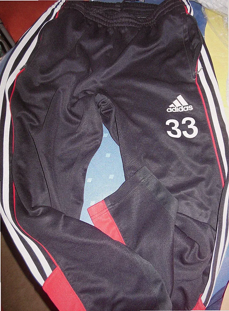 adidas Trainingshoise 33 aufgedruckt Gr. 5