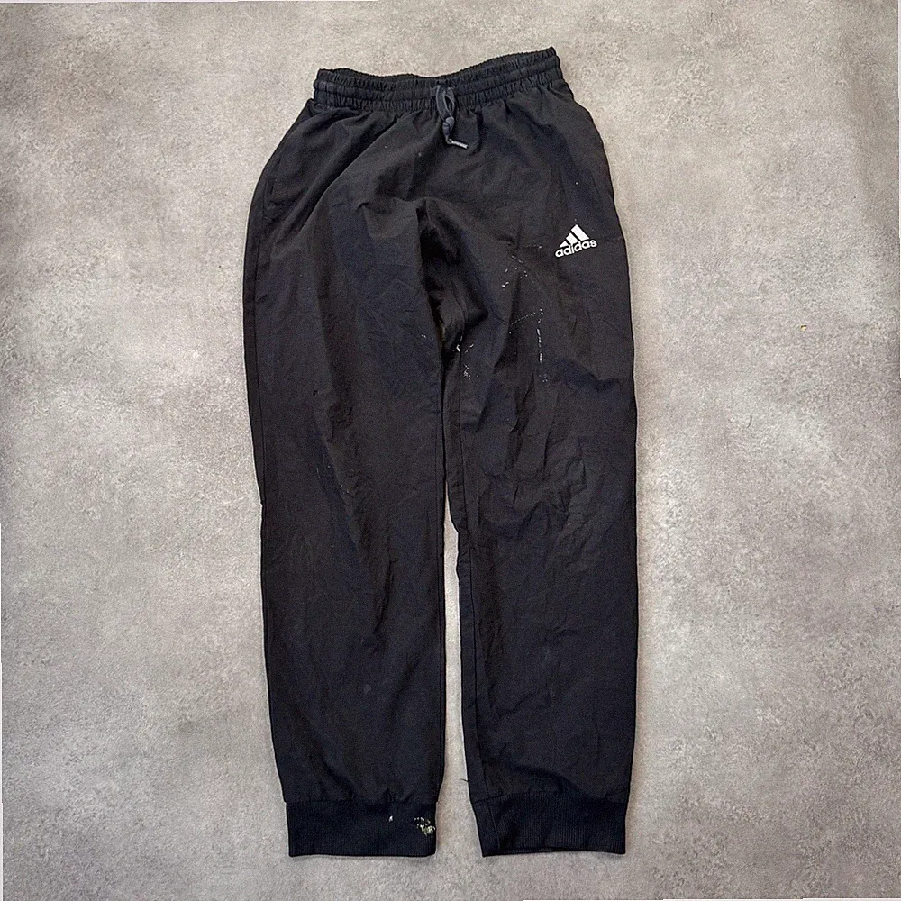 Adidas Trainingshose Herren Medium Primegreen Straight Fit Sport Jogginghose...