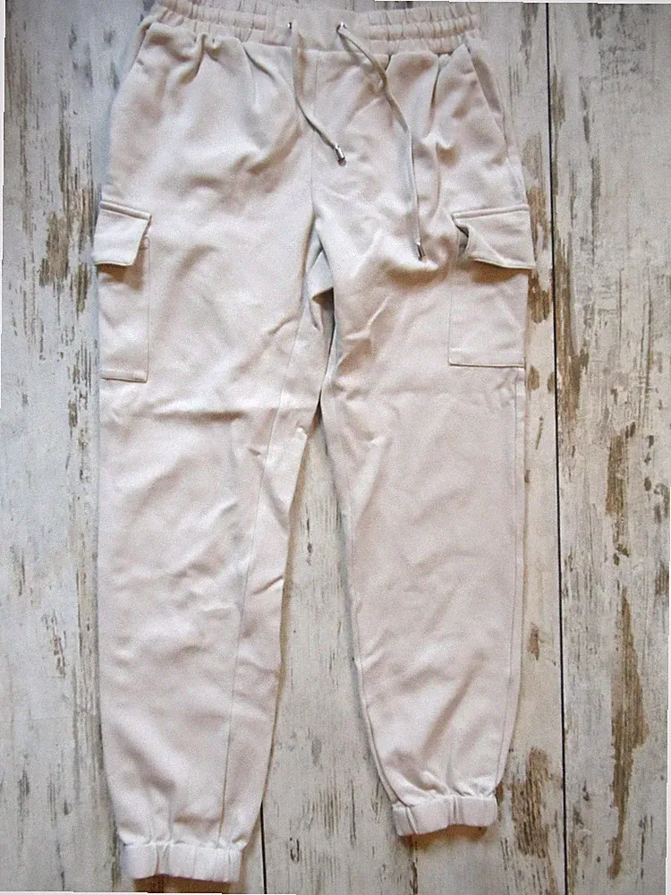 AMISU beige Jogging-Stoffhose Größe 36 mit Taschen und Bündchen Top Zustand