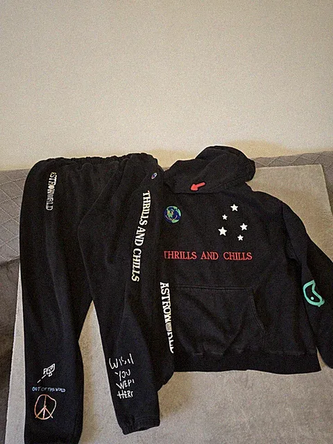 Astroworld Trainingsanzug Hoodie & Jogginghose Nervenkitzel und Schüttelfrost Out Of This World Xxl