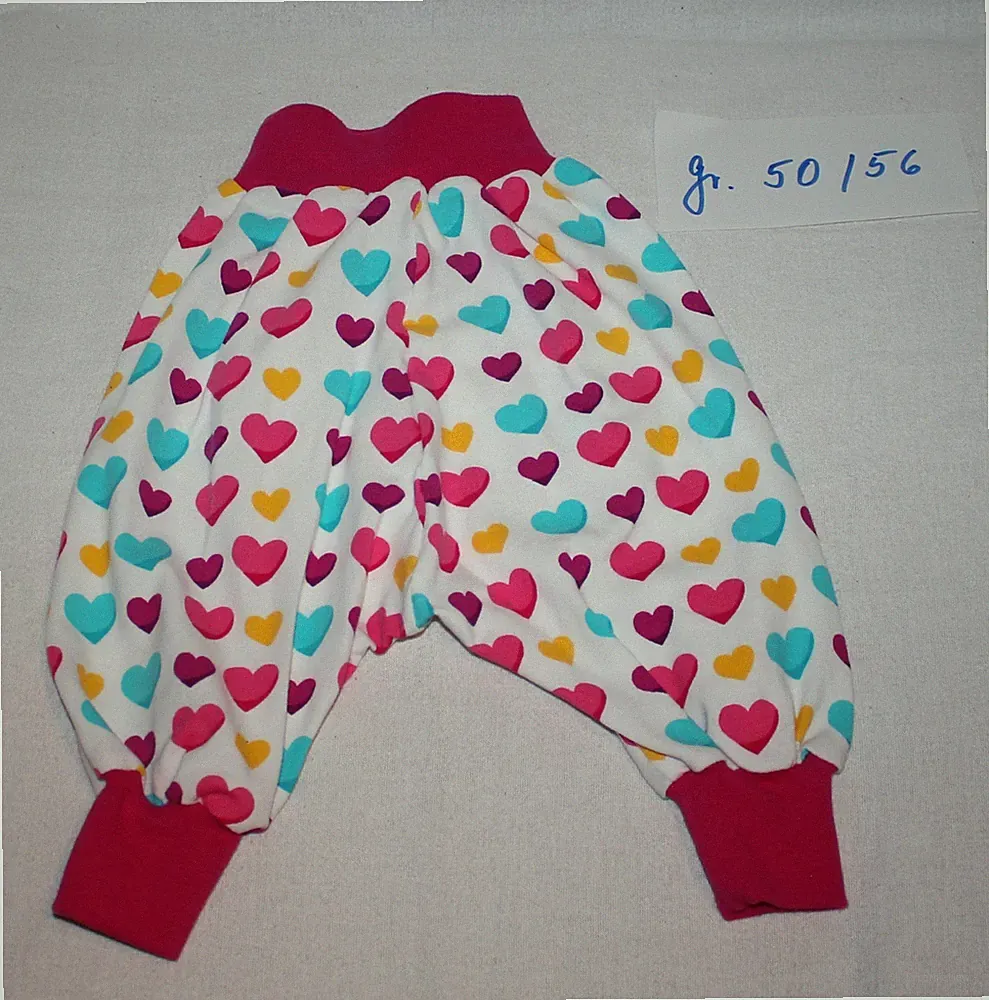Baby Mitwachshose Pumphose Jogginghose Gr 50/56 Handarbeit Herzen