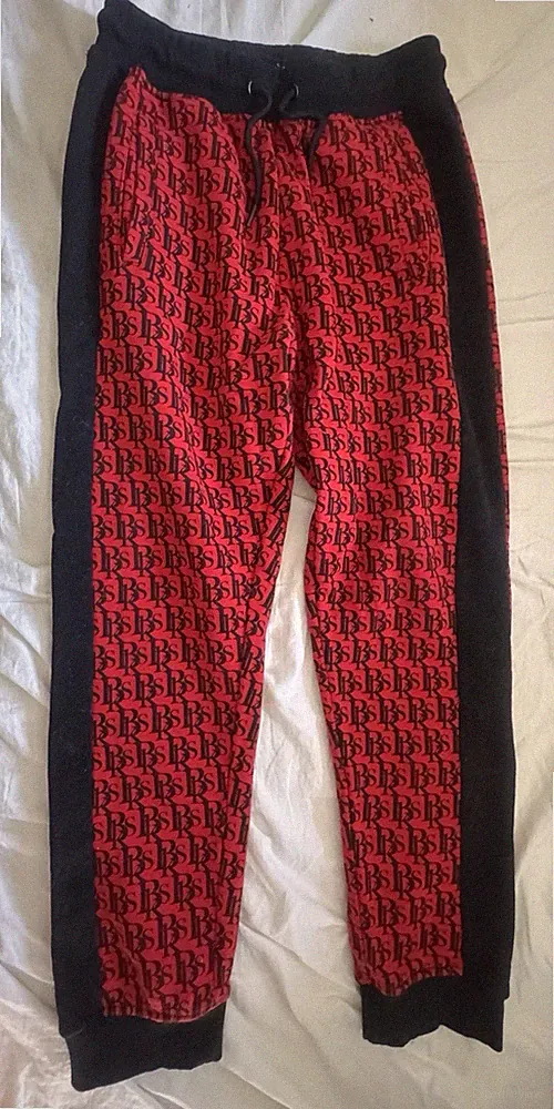 Black Squad Herren Jogginghose M Rot/Schwarz Logo, elastischer Bund, 70 cm