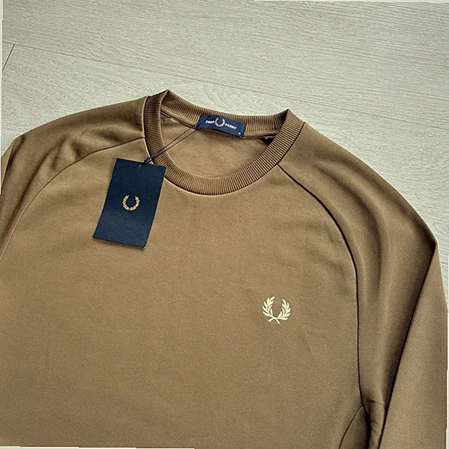 BNWT Fred Perry M5664 Crew Neck Sweatshirt Pullover Shaded Stone Mens Size Medium