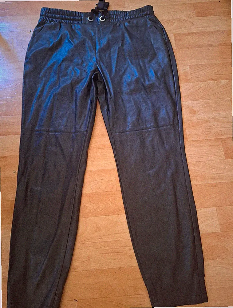 C&A Damen Jogginghose Schwarz Gr. 44 Normalgröße Polyester/Polyurethan
