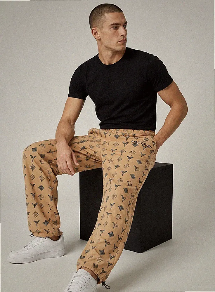 CARLO COLUCCI Herren Jogginghose M Beige Allover-Logo Elastikbund Taschen