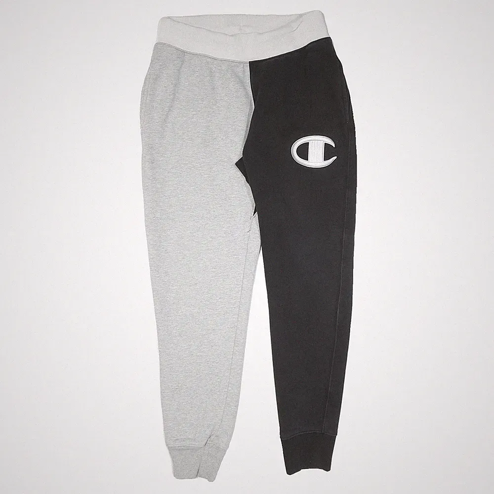 CHAMPION Herren Jogginghose Slim Tapered Schwarz Grau W30 L29 Logo