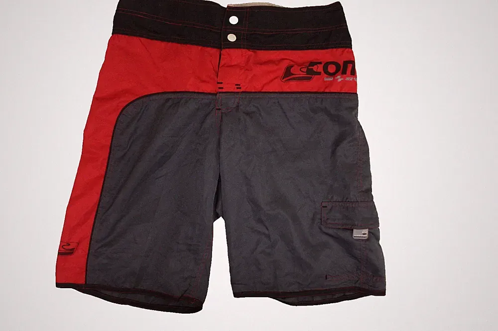 conosurf Hose M kurze Sporthose Jogginghose Dehnbund Herren rot schwarz Bermuda