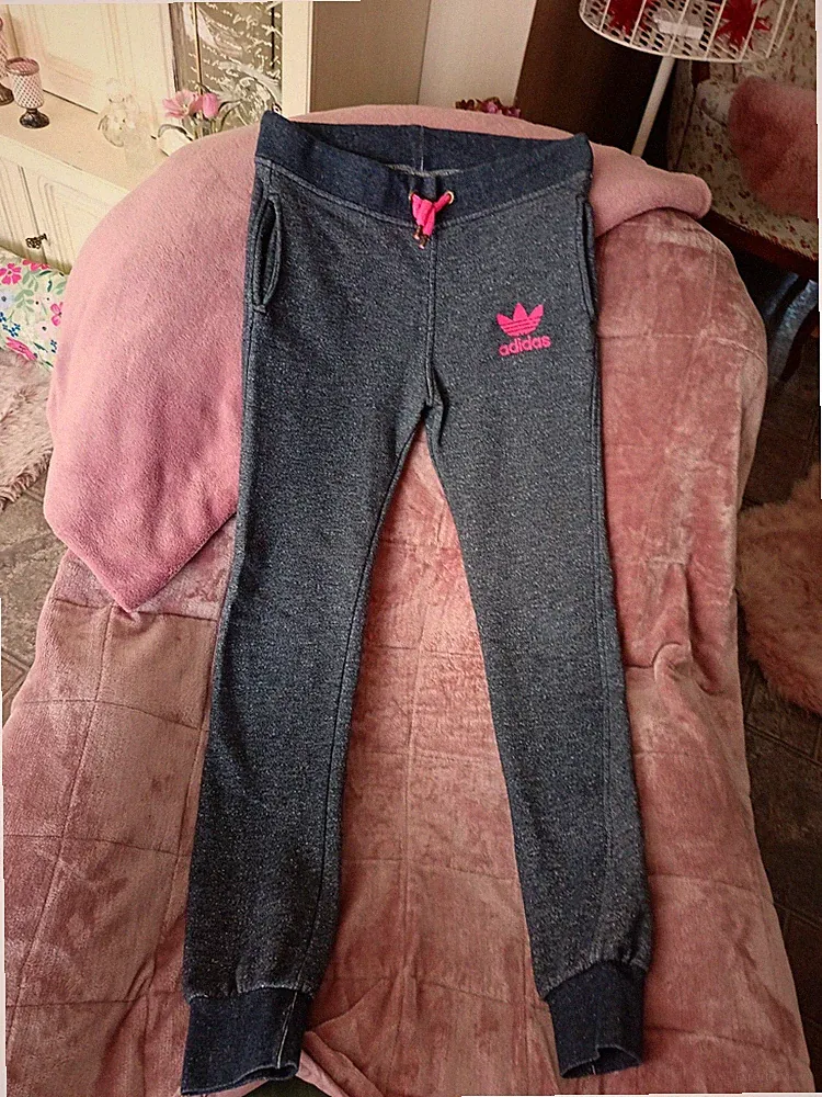 Damen Adidas Jogginghose XXL fällt kleiner aus eher M Zustand Top