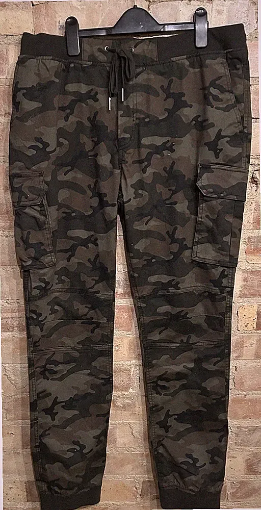 Divided H&M Herren-Cargo-Jogginghose zum Überziehen Camouflage Größe Large W36 L31 Leibhöhe 11 Zoll
