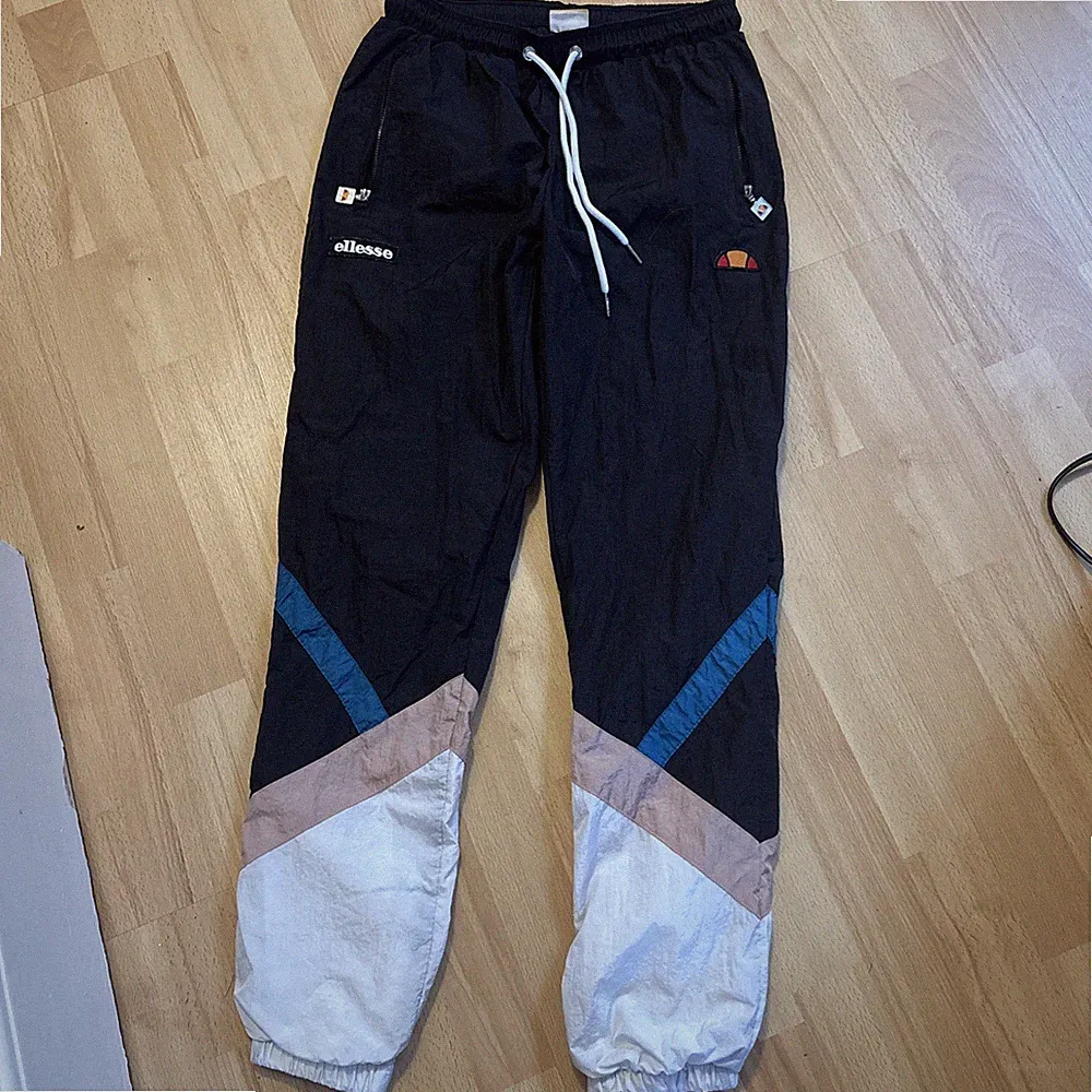Ellesse Jogginghose Vintage 90er Größe 40 M US 8 Schwarz Unten Weiß