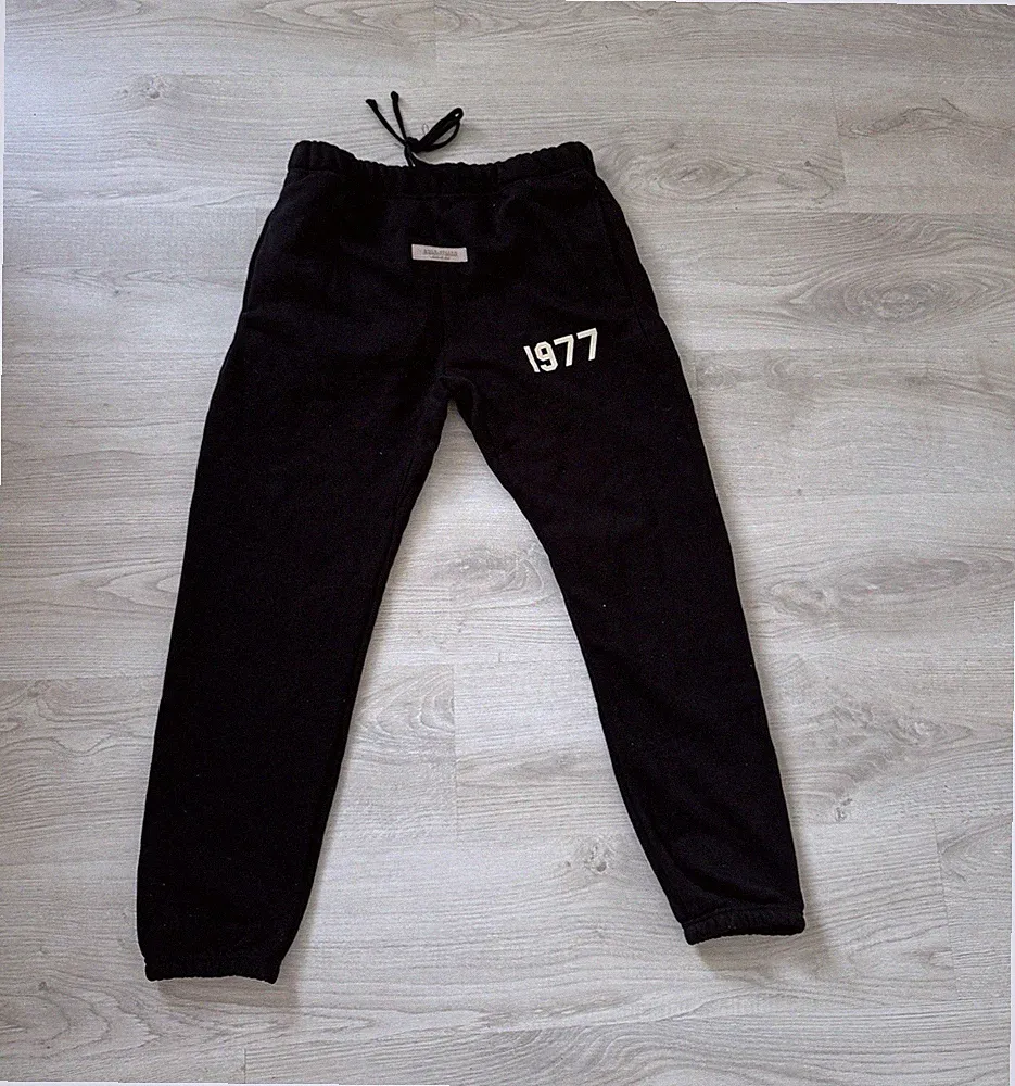 Essentials Fear of God Herren Jogginghose Schwarz M 1977 Logo Baumwolle