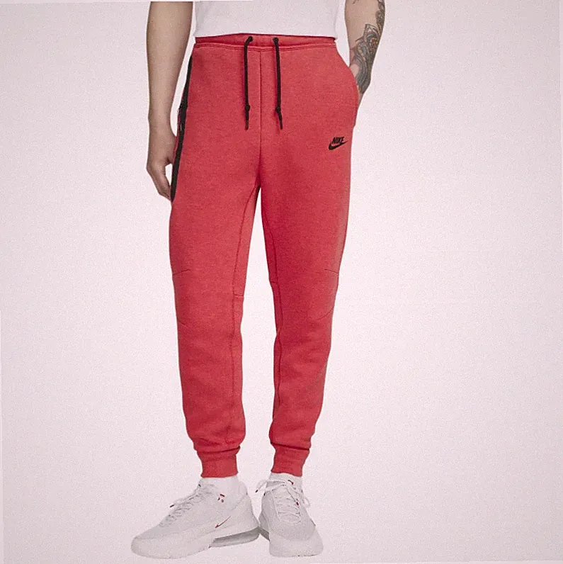 FB8002-672 Nike Hose Tech Fleece Rot Sportbekleidung Herrenmode