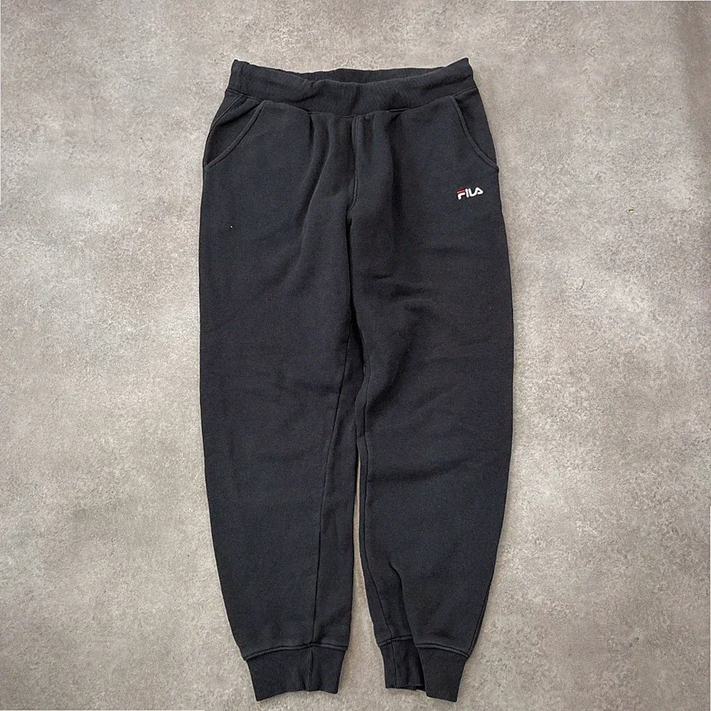 Fila Jogginghose Herren Medium Embroidered Logo Fleece Sweatpants, Schwarz