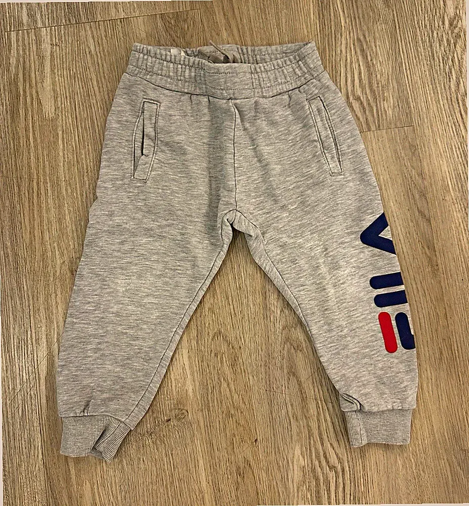 FILA Jungen Jogginghose Sweathose Grau elastischer Bund Freizeit Sport Gr. 86-92