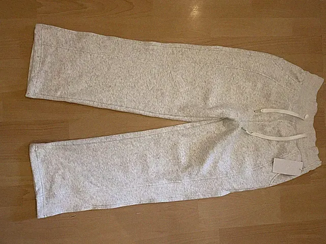 Graue Jogginghose