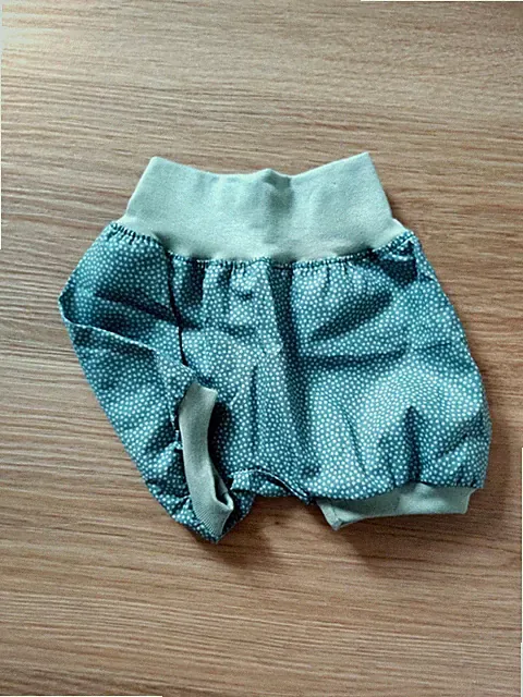 grün/gepunktete kurze Pumphose,Unikat, Handmade,Baumwolle,Gr.68/74,Unisex,Urlaub