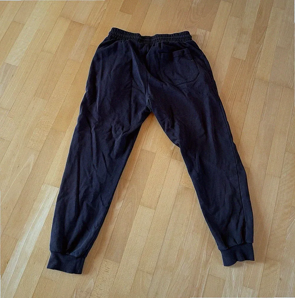 H&M Herren Jogginghose Regular Fit Gr. M Schwarz 32in Baumwolle Kordelzug