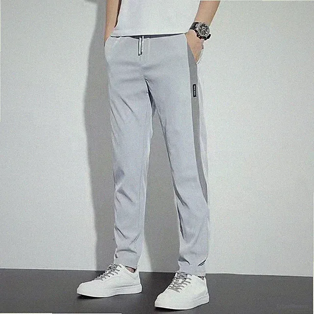 Hellgraue für Slim Fit Jogginghose mit mehreren für einen stylischen Look