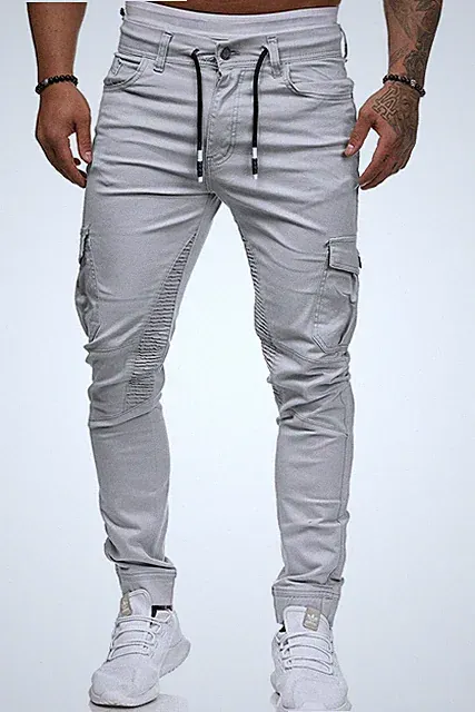 Beim Sport Chinohose
