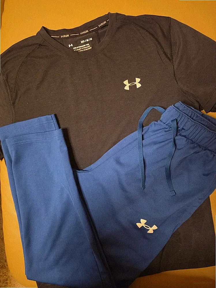 Herren Jogginghose Gr.L und Thirts Gr.M Under Armour