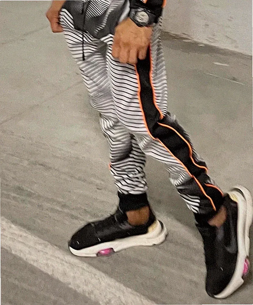 Herren Jogginghose L Grau/Schwarz gestreift Seitenstreifen Orange, Taschen