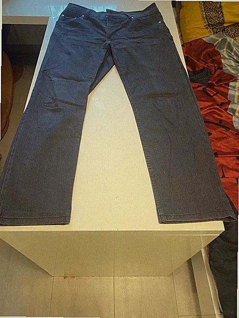 Hosen, Jogginghosen, T-Shirts und Pullovers zu verkaufen