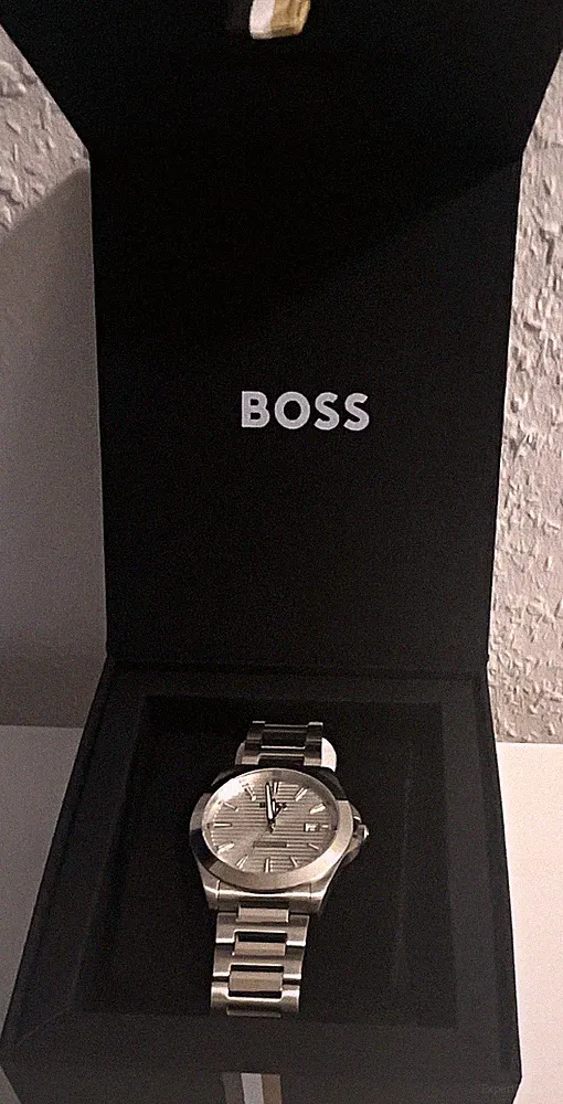 HUGO BOSS Strike Herren Armbanduhr Quarz Edelstahl Silber Datum mit Box
