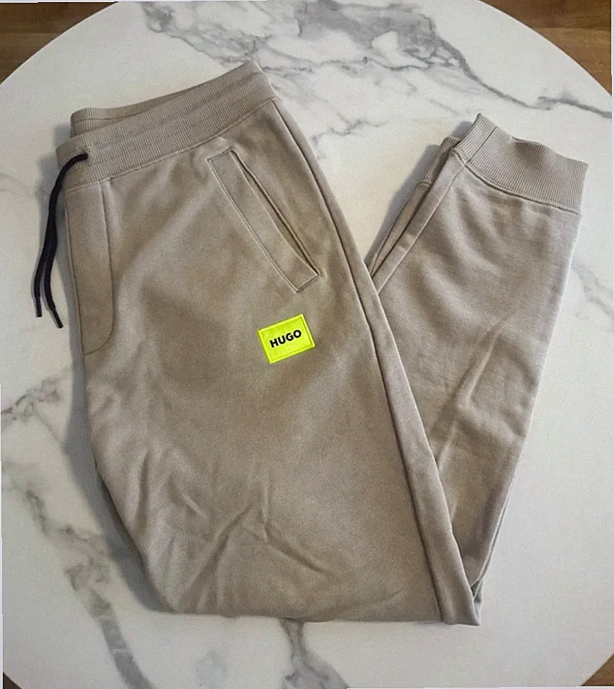 HUGO Herren Jogginghose Beige Gr. M elastischer Bund Kordelzug Logo