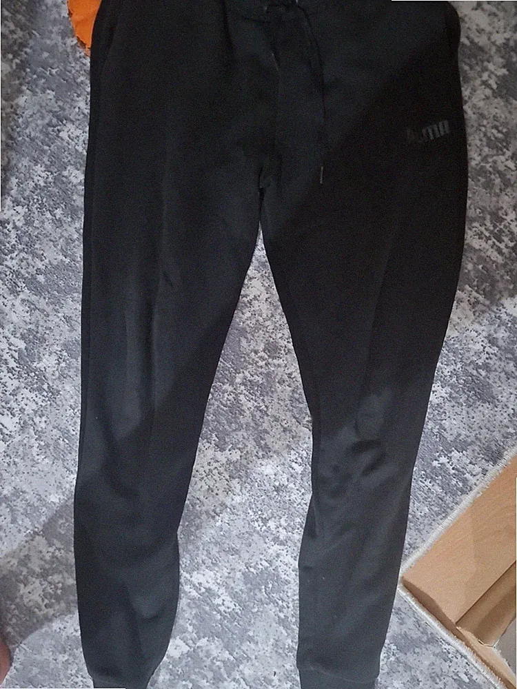 Ich Biete Ihnen Ein Puma Hose In Schwarz Größe M Nur Paar Benutz Wurden Für 25€
