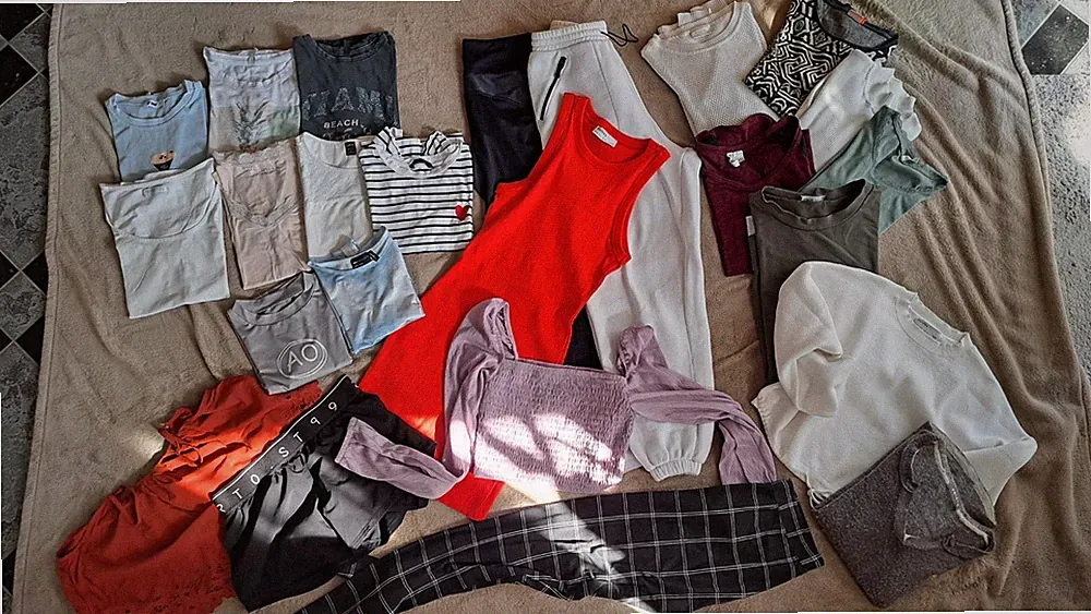 Je 1✅24 tlg. Kleiderpaket✅️ Damenkleidung✅S/36✅T-Shirt ✅Pulli✅Kleid✅️Jogginghose