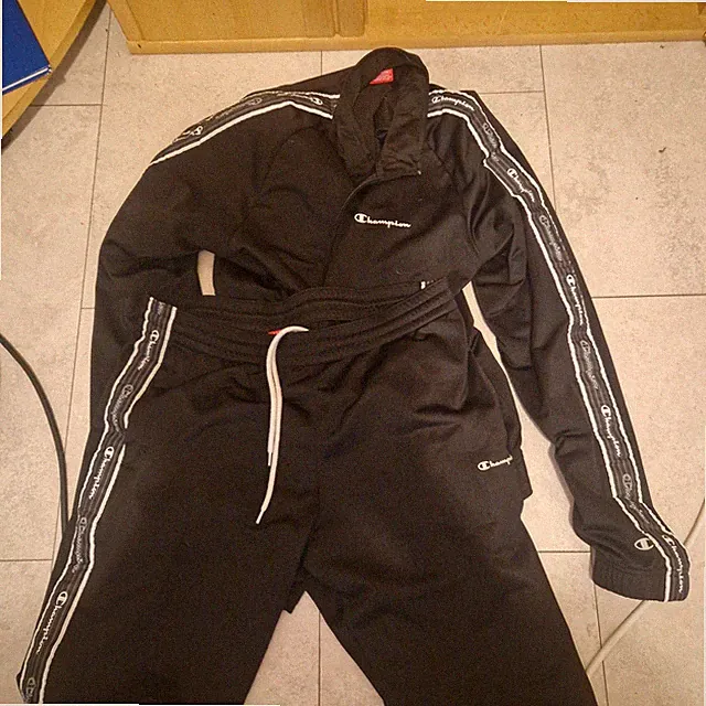 Jogginganzug zum verkaufen