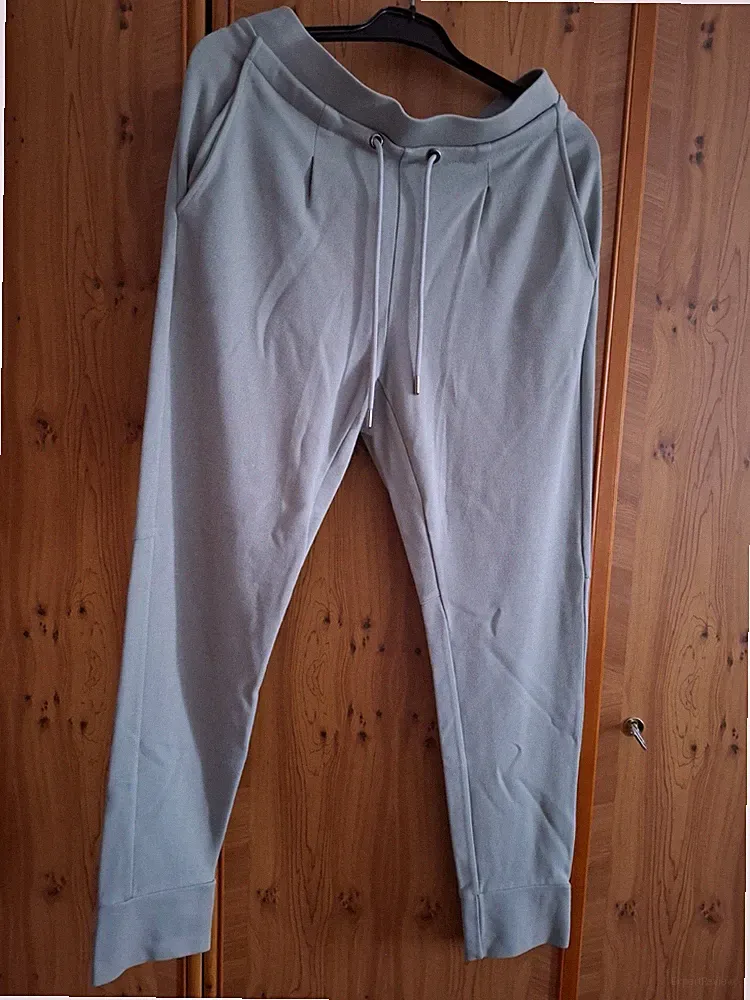 Jogginghose Freiszeit Gr. 42 hell Olive