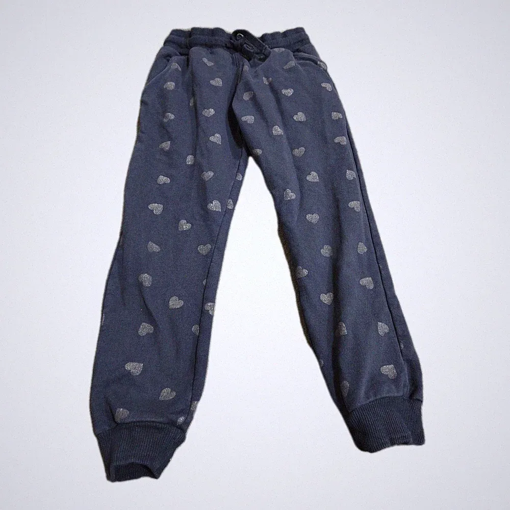 Jogginghose Gr. 116 famy dunkelblau m. Glitzerherzen